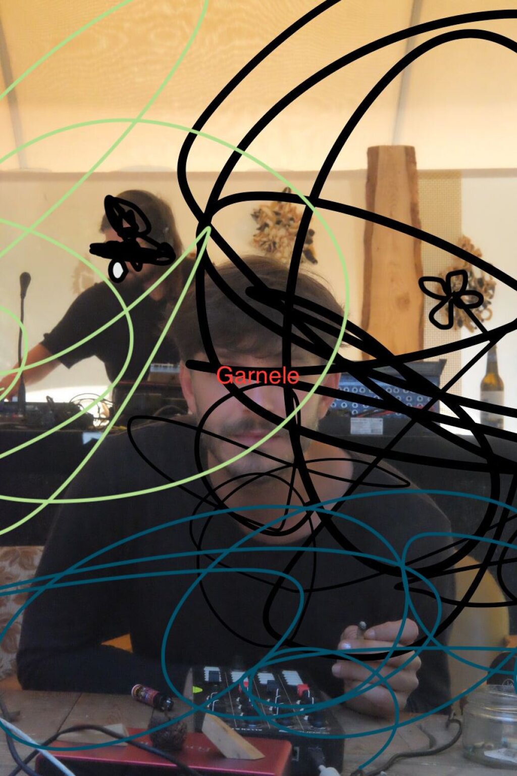 Garnele n°5 behind the decks.